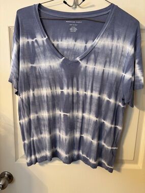 American Eagle Outfitters Navy and White Tie-Dye V-Neck Tee